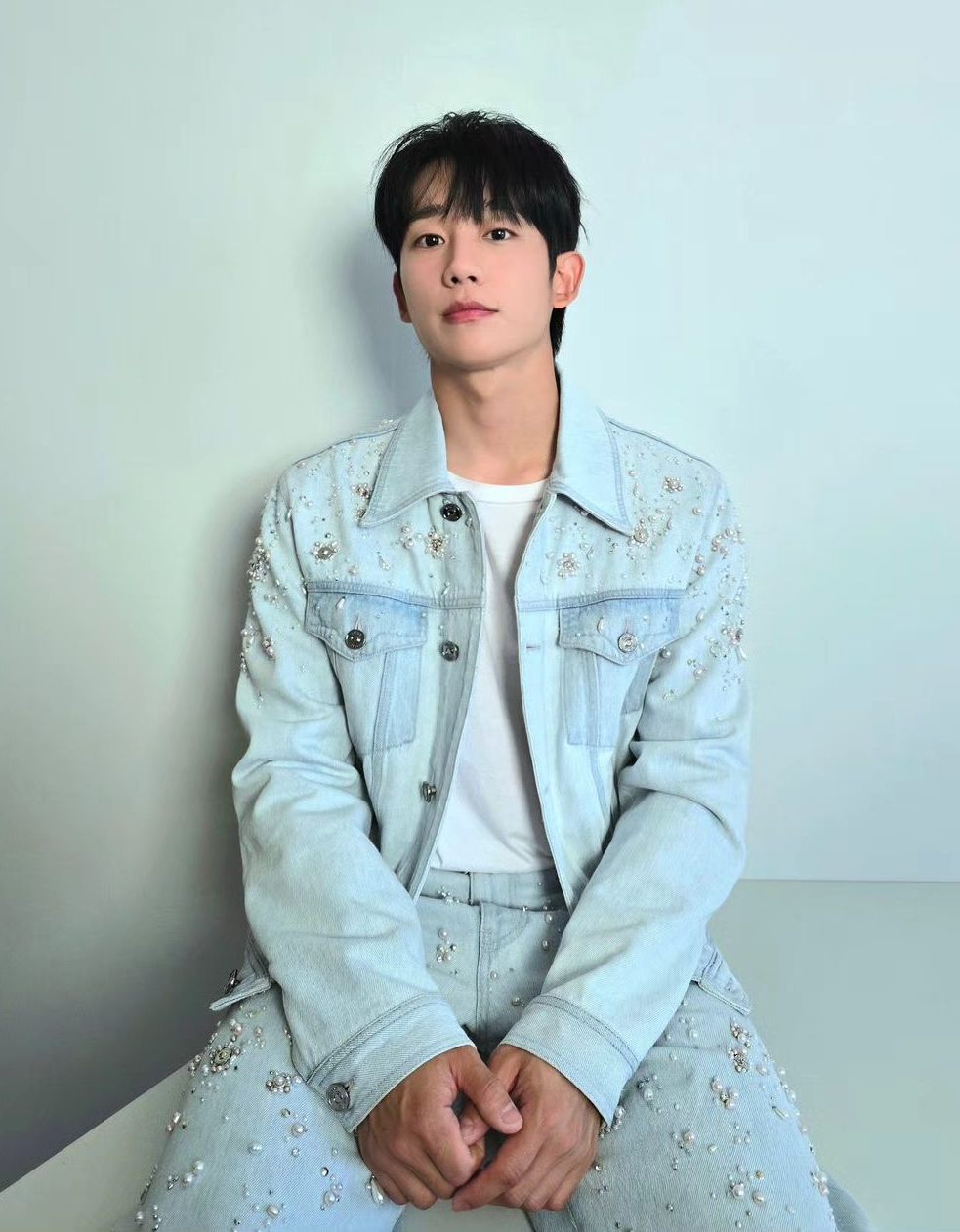 7 Ide OOTD One Set ala Jung Hae In, Formal hingga Street Style!