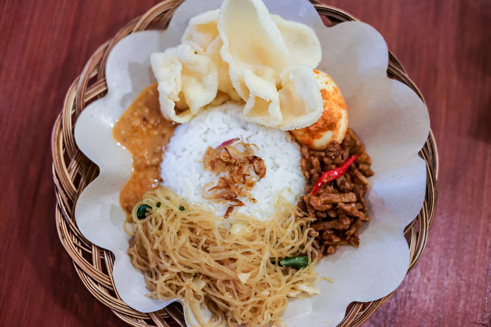 7 Rekomendasi Nasi Uduk di Surabaya, Gurih dan Nagih!