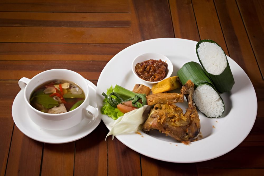 7 Rekomendasi Nasi Timbel di Surabaya, Sayur Asemnya Juara!