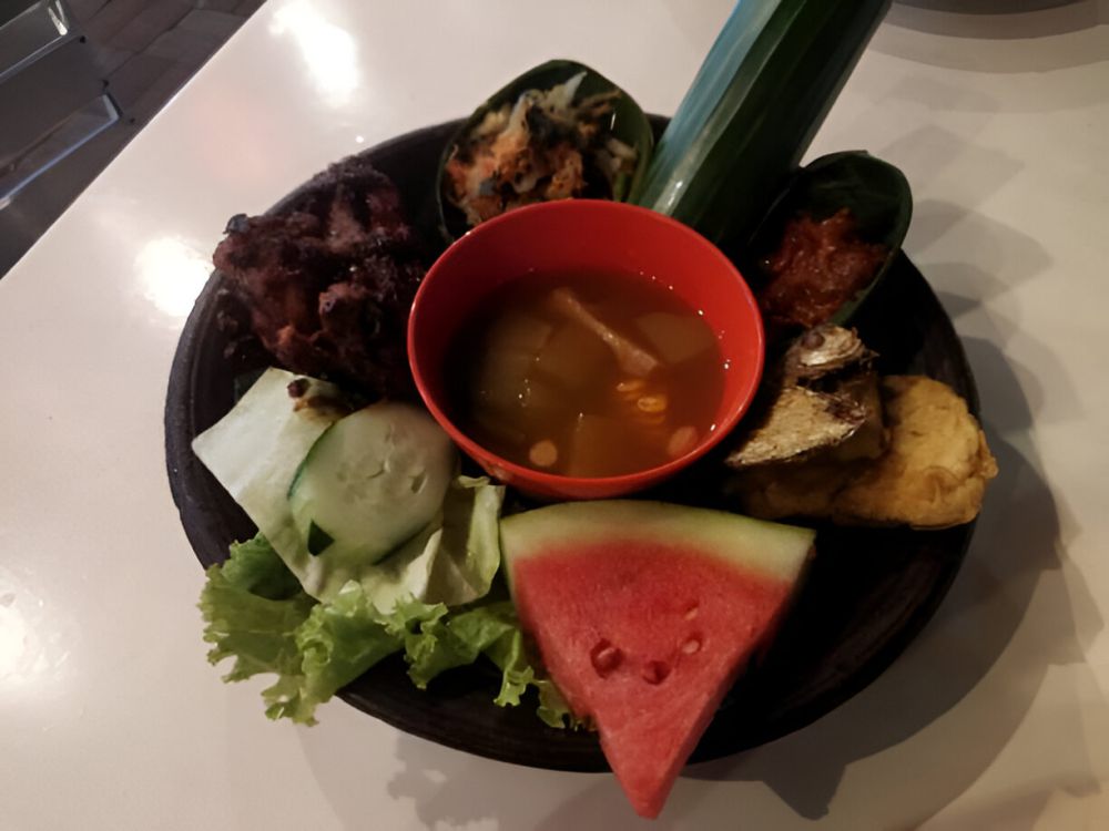 7 Rekomendasi Nasi Timbel di Surabaya, Sayur Asemnya Juara!