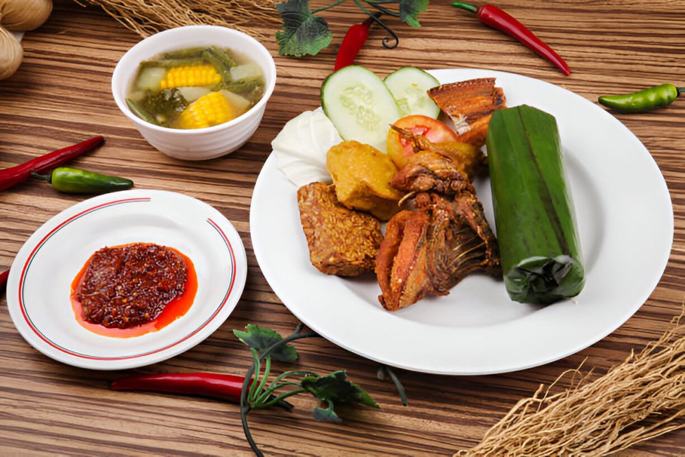 7 Rekomendasi Nasi Timbel di Surabaya, Sayur Asemnya Juara!