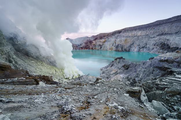 7 Rekomendasi Paket Open Trip ke Kawah Ijen, Yuk Hunting Blue Fire