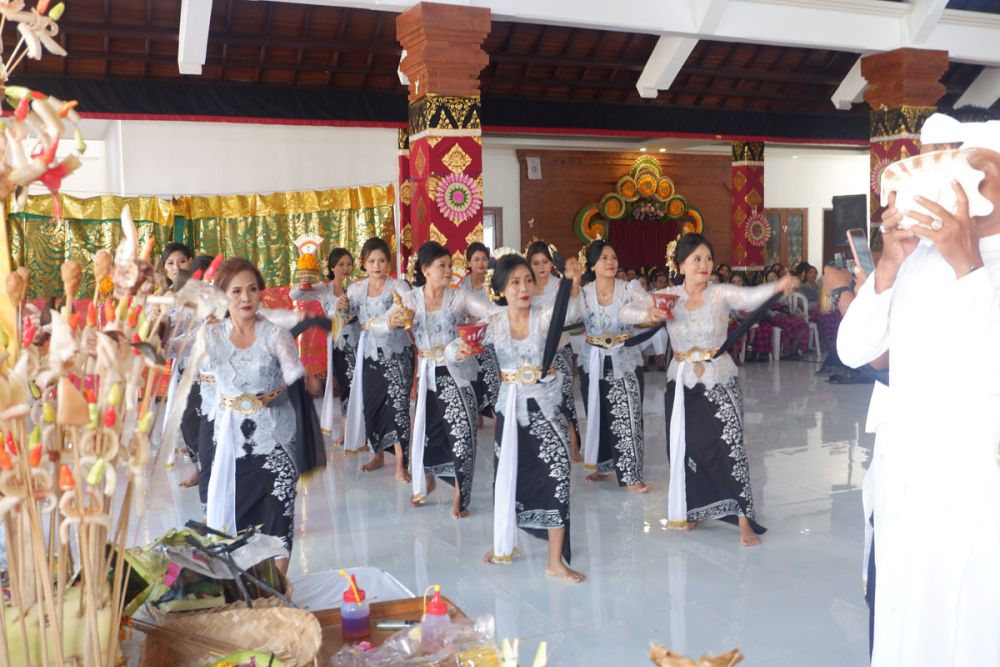 Mengenal Tari Rejang Rwa Bhineda, Ikon Desa Renon