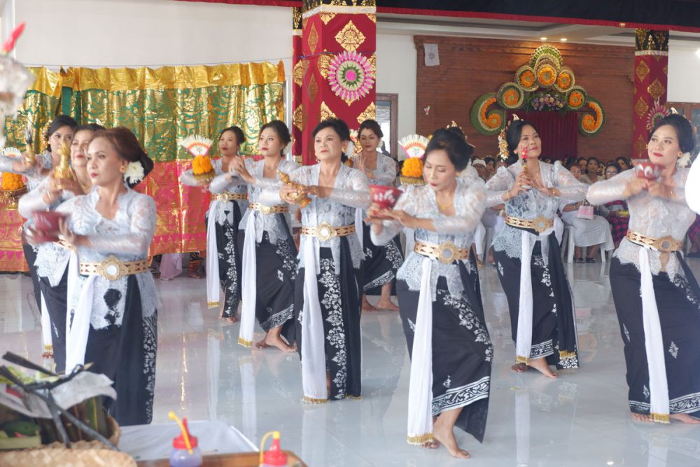 Mengenal Tari Rejang Rwa Bhineda, Ikon Desa Renon