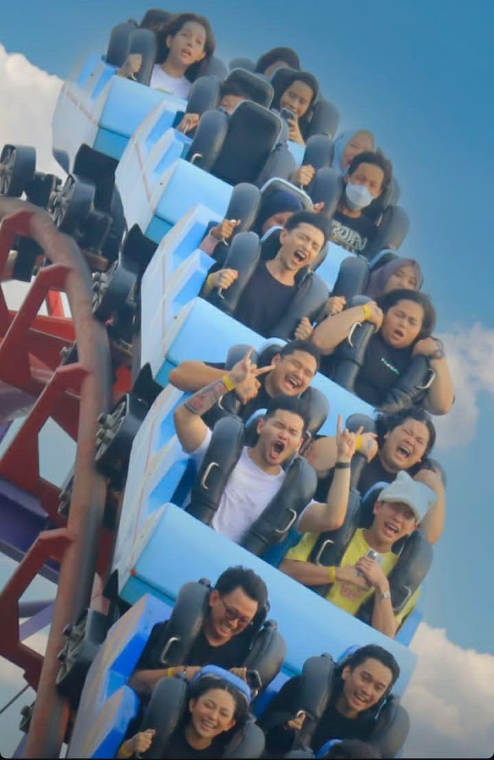 9 Potret Rachel Vennya bersama Karyawan Outing di Dufan. Heboh Banget!