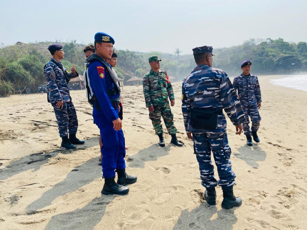 Pelajar di Blitar Hilang Terseret Ombak Pantai Serit