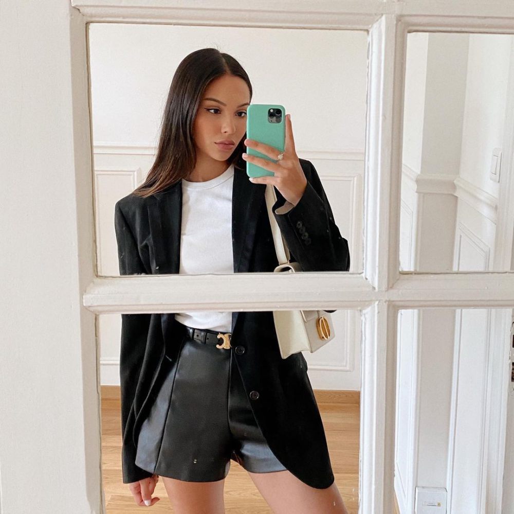 12 Ide Styling Blazer Hitam ala Alyssa Daguise, So Chic!