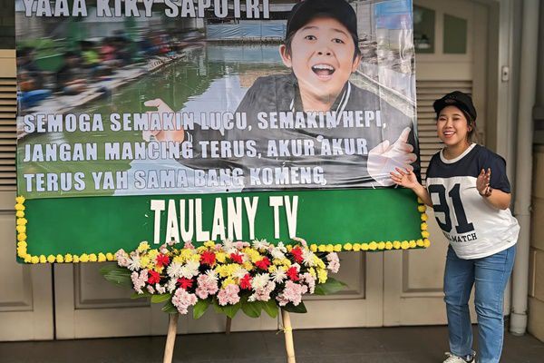 Karangan Bunga Andre Taulany Buat Sahabat Artis