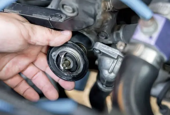 Kenapa Radiator Mobil Bisa Bocor? Ini Penyebab Utamanya