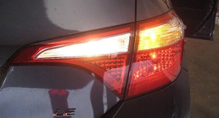 Penyebab Lampu Sein Mati Sebelah, Jangan Buru-buru Ganti Bohlam