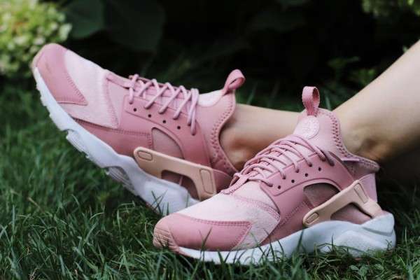 Sneakers Wanita