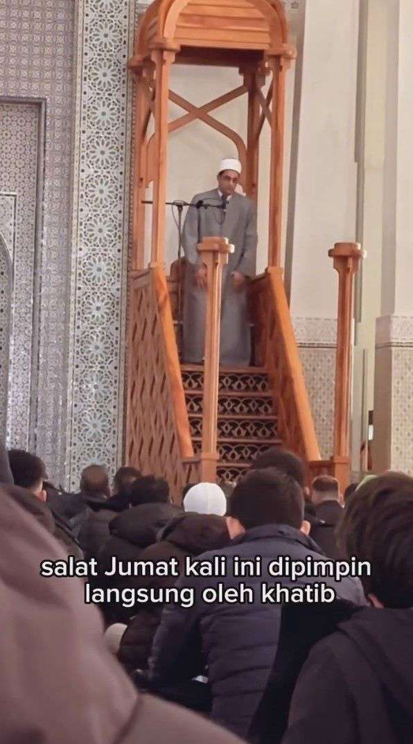 Hanung Bramantyo performs Friday prayers at the Rome mosque