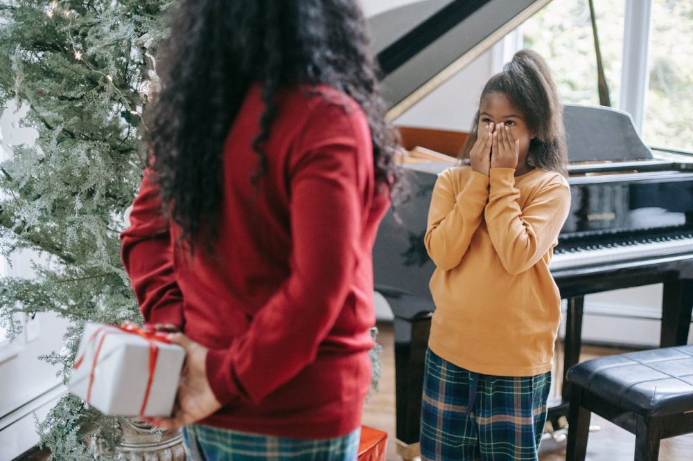 7 Ide Hadiah Kelulusan yang Bikin Temanmu Nangis Bahagia Saat Dibuka