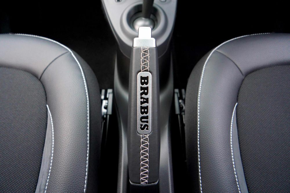 7 Cara Mengemudi Mobil Matic di Turunan Tajam dengan Stabil