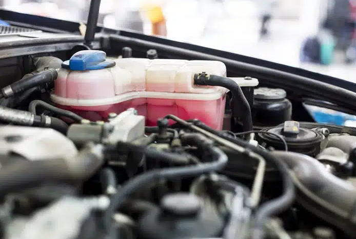 Tips Terhindar dari Masalah Radiator Mobil Saat Mudik