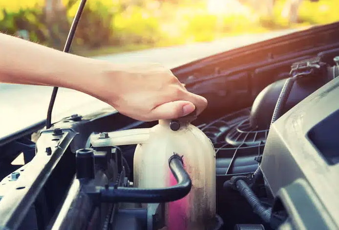 Tips Terhindar dari Masalah Radiator Mobil Saat Mudik