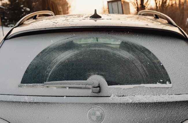 5 Cara Mencegah Kaca Mobil Jamuran, Berikut Tipsnya