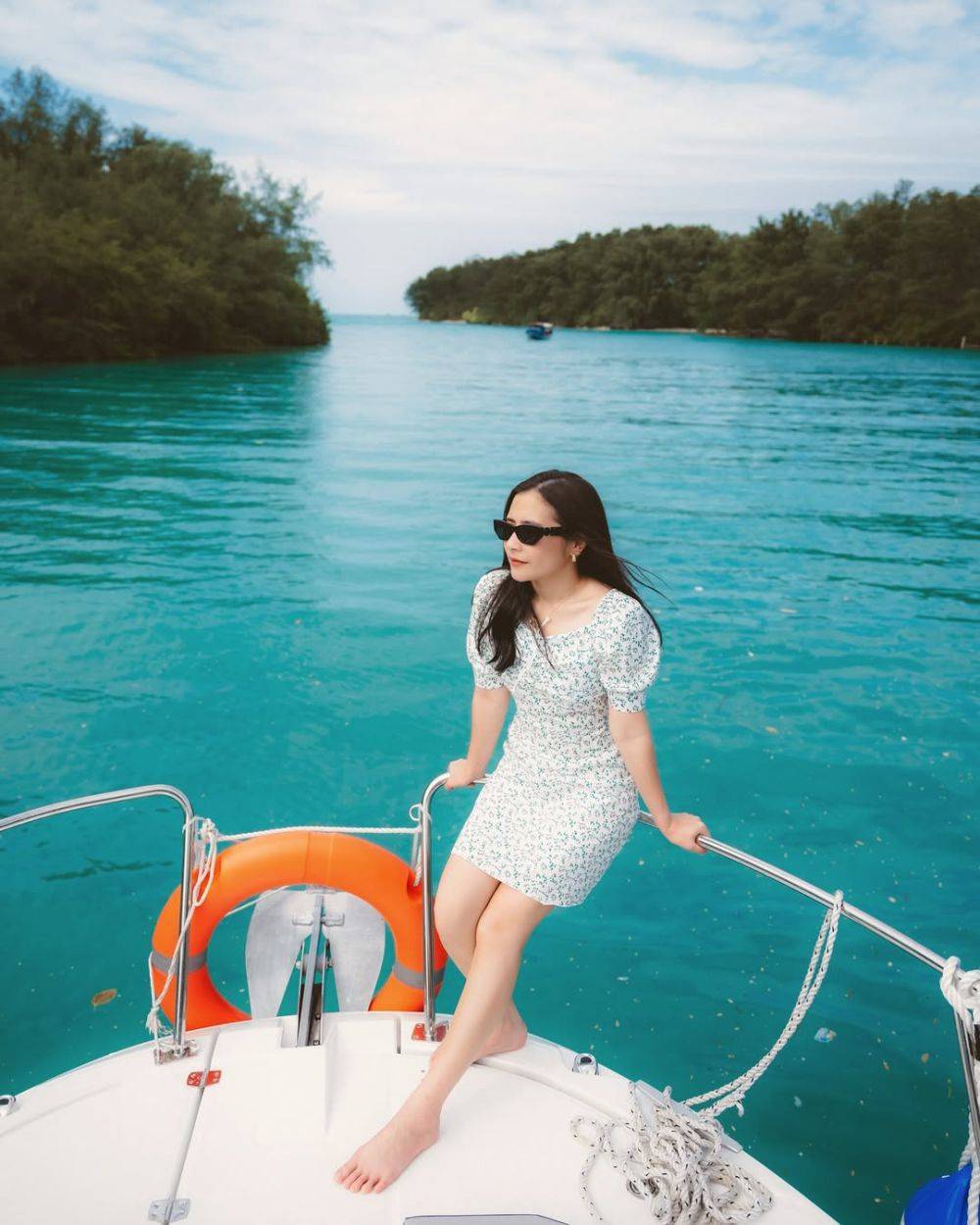 10 Potret Prilly Latuconsina Healing ke Pulau Ponco dan Pulau Payung