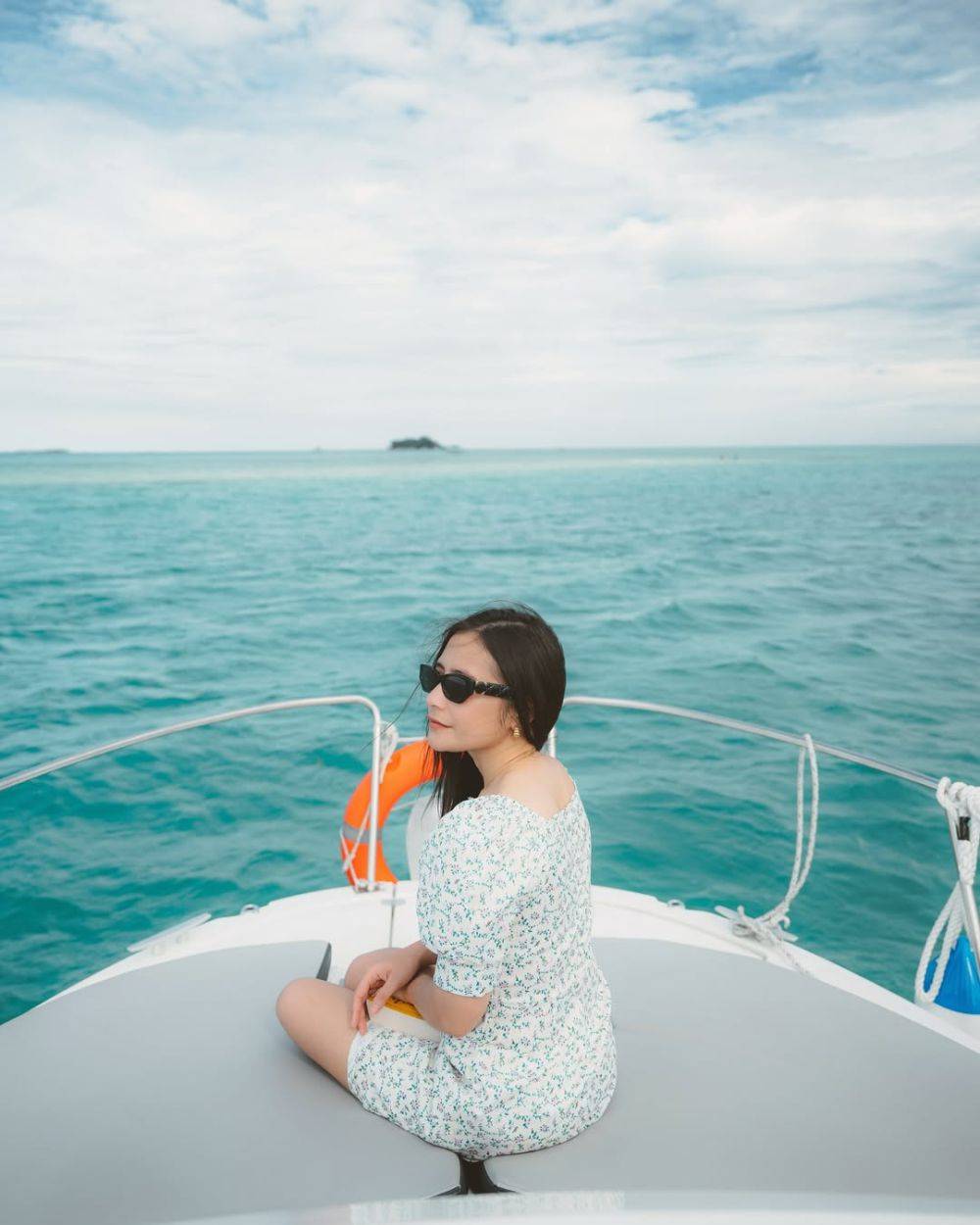 10 Potret Prilly Latuconsina Healing ke Pulau Ponco dan Pulau Payung