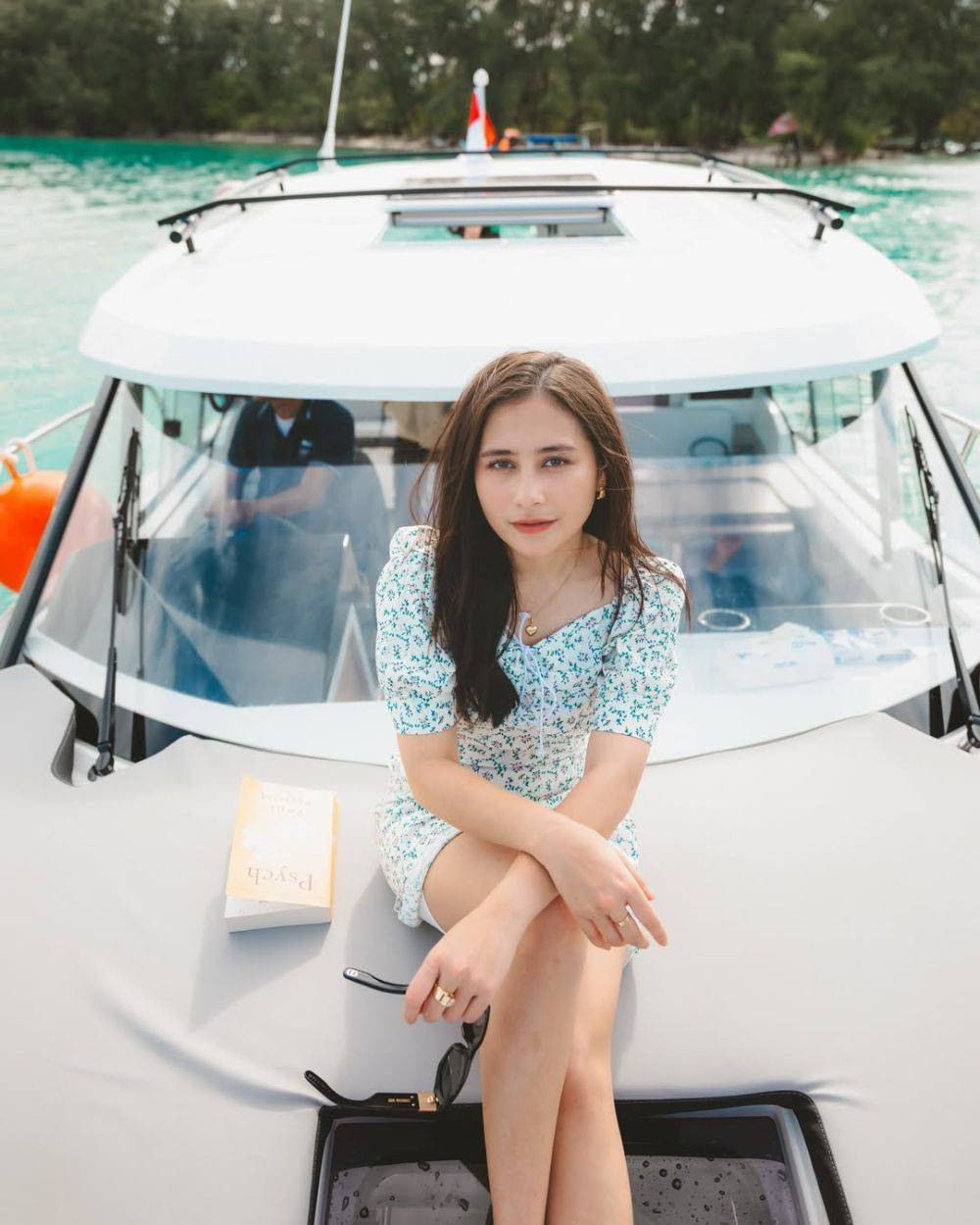 10 Potret Prilly Latuconsina Healing ke Pulau Ponco dan Pulau Payung