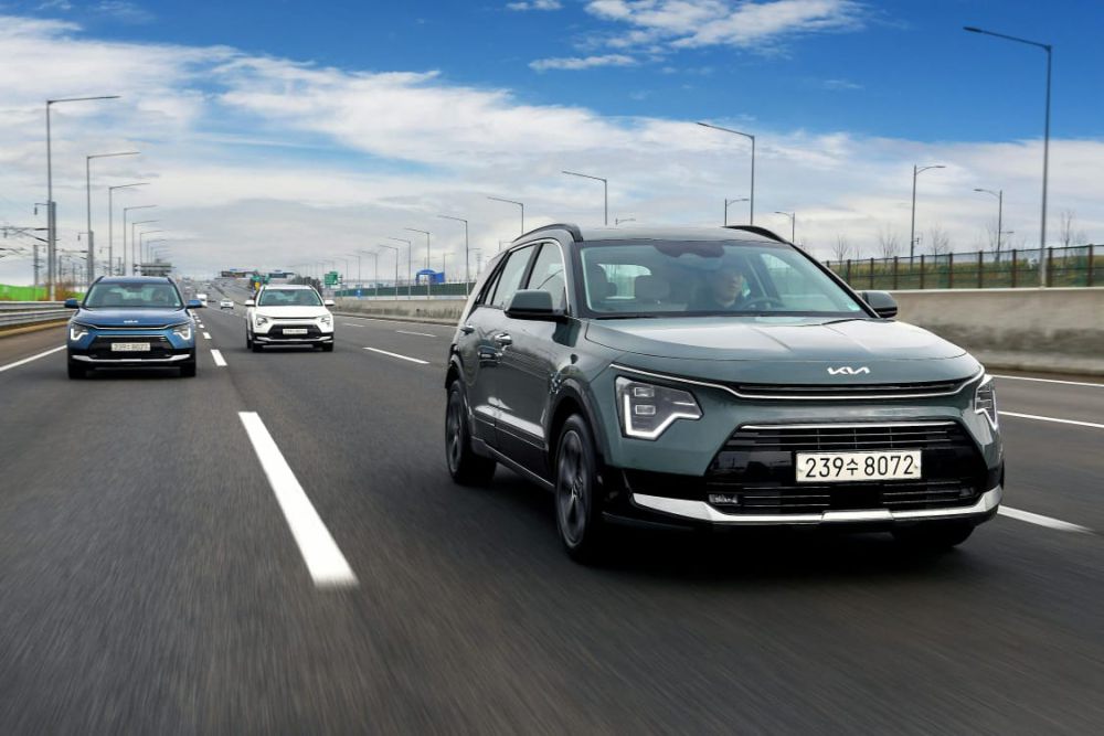 5 Cara Mengemudi Mobil Matic di Jalan Tol yang Benar dan Aman