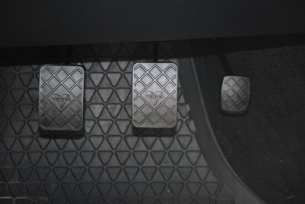 5 Cara Mengemudi Mobil Matic di Jalan Tol yang Benar dan Aman