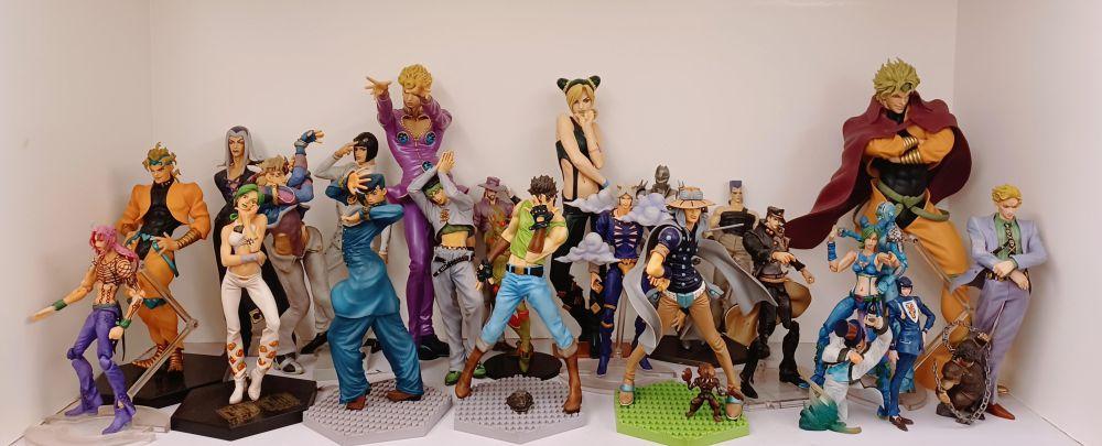 7 Koleksi JoJo's Bizarre Adventure, Manga dan Figur Melimpah!