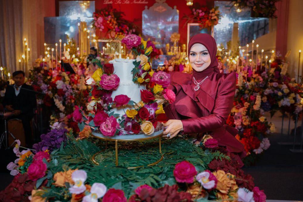 7 Potret Mewah Pesta Ulang Tahun Ke-46 Siti Nurhaliza