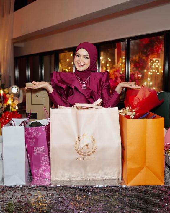 7 Potret Mewah Pesta Ulang Tahun Ke-46 Siti Nurhaliza