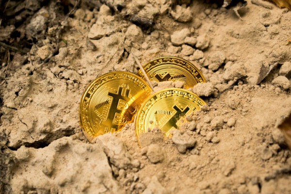 小惑星には金などの貴重な物質が含まれていますか?