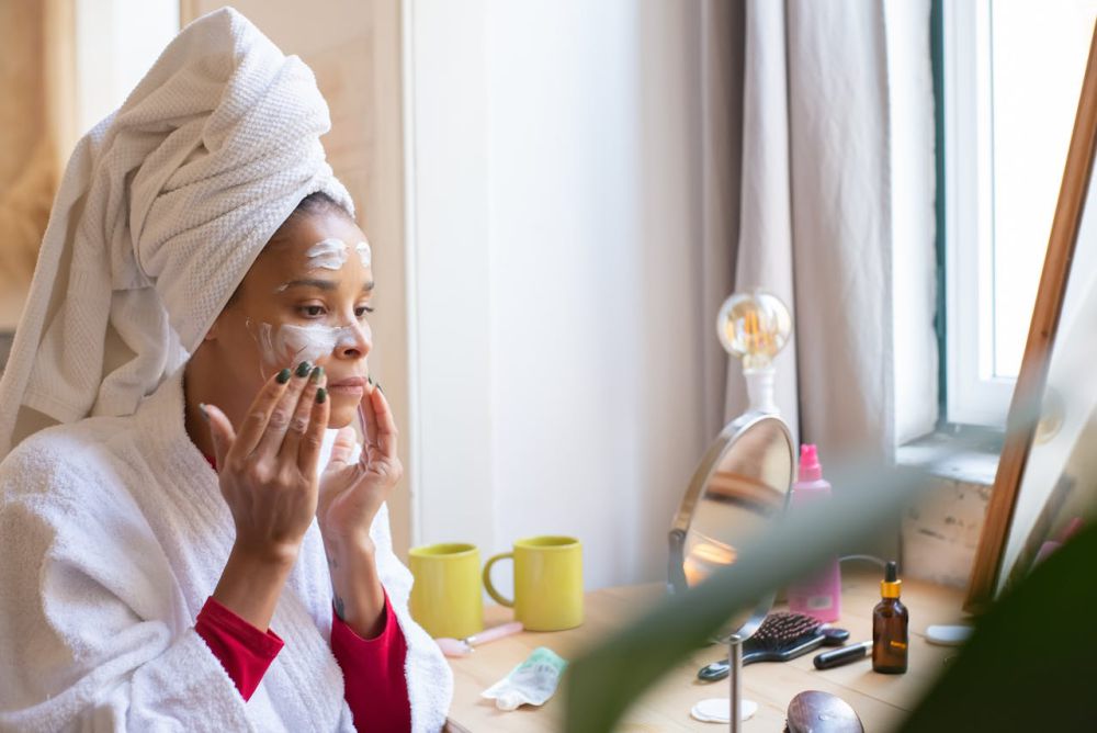 5 Tips Make Up Anti Kusam untuk Wajah Berminyak di Musim Hujan