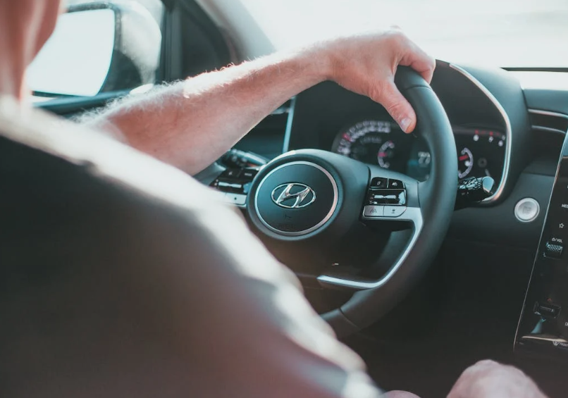 Tips Menghadapi Pengemudi Lawan Arah, Gak Harus Marah