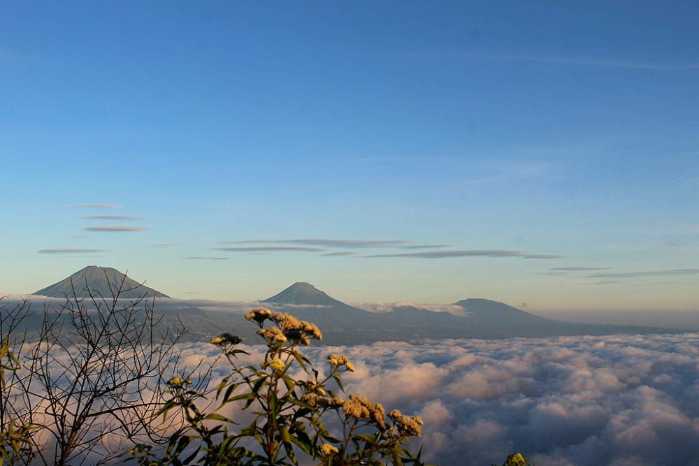 5 Gunung yang Cocok Didaki saat Puasa, Ibadah Tetap Lancar!