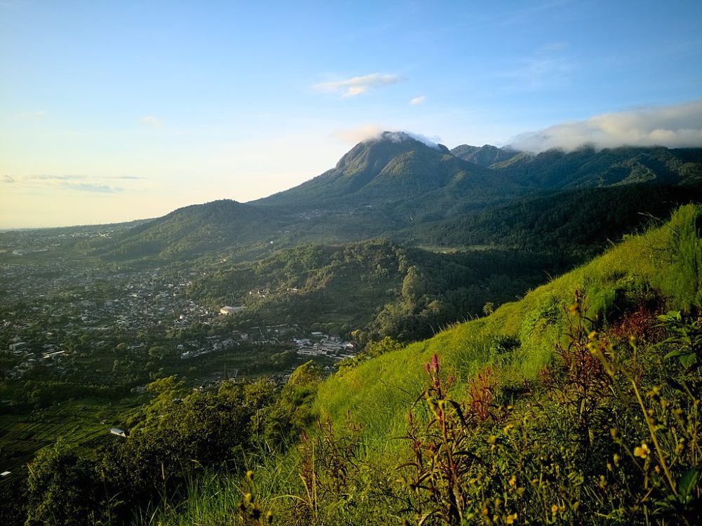 5 Gunung yang Cocok Didaki saat Puasa, Ibadah Tetap Lancar!