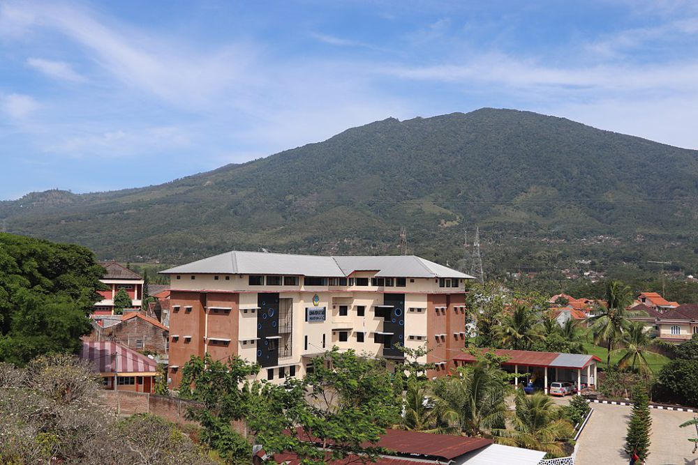 5 Gunung yang Cocok Didaki saat Puasa, Ibadah Tetap Lancar!