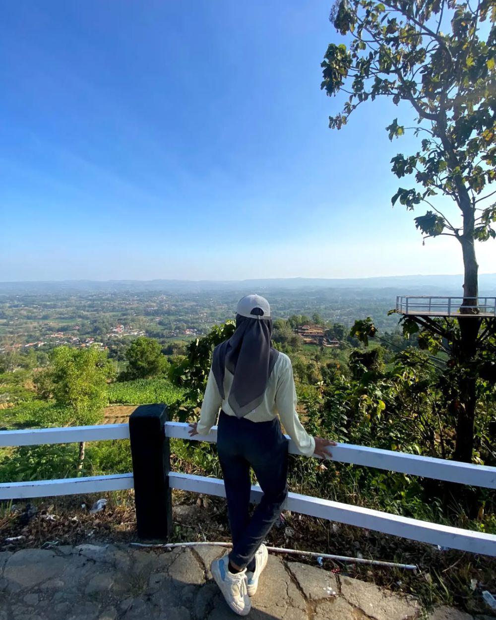 Informasi Wisata Puncak Ratu Pamekasan, Suguhkan Pemandangan Menawan