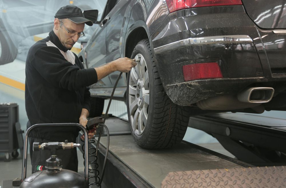 4 Tips Membersihkan Kolong Mobil Biar Tetap Awet