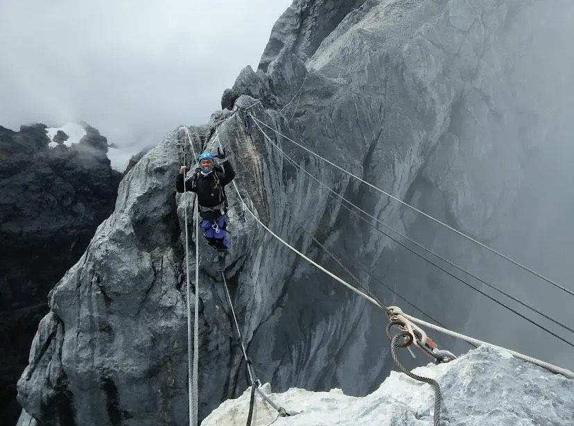 3 Jalur Pendakian Carstensz Pyramid, Puncak Tertinggi di Indonesia