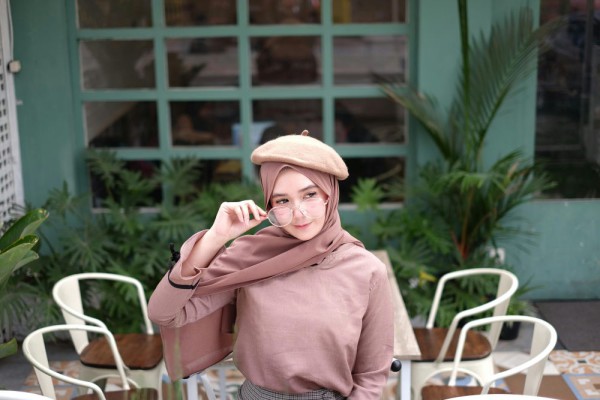 5 Model Hijab Syar’i yang Tetap Modis dan Anggun di Hari Lebaran