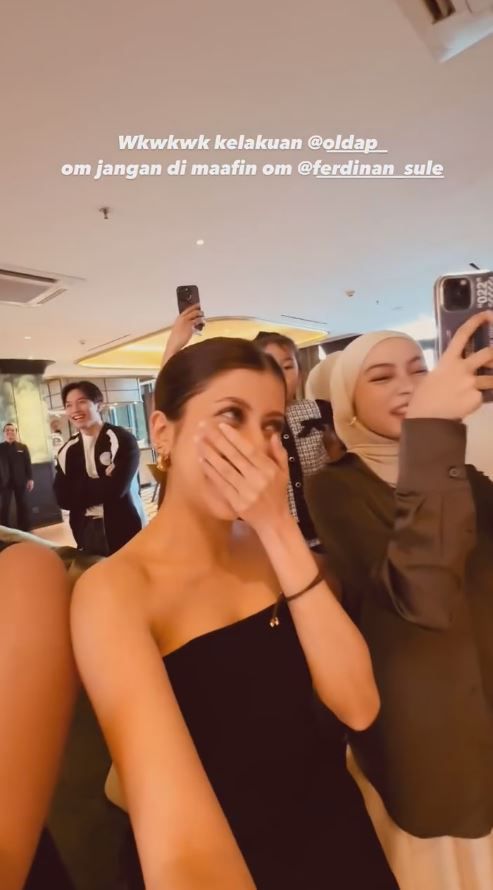 7 Potret Ultah Ke-24 Putri Delina, Dapat Kejutan dari Keluarga
