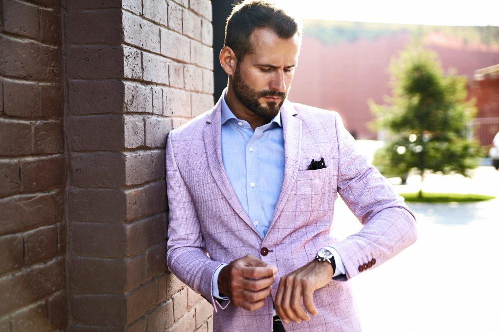 5 Warna yang Cocok dengan outfit Warna Peach, Makin Stylish!