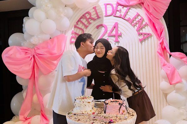 7 Potret Ultah Ke-24 Putri Delina, Dapat Kejutan dari Keluarga