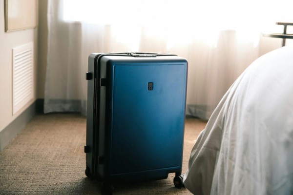 5 Alasan Koper Sebaiknya Ditaruh di Bathtub Hotel, Jangan di Kasur!