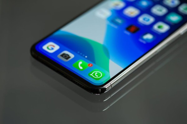 5 Teknologi Canggih yang Wajib ada di Layar HP Flagship, Sudah Tahu?