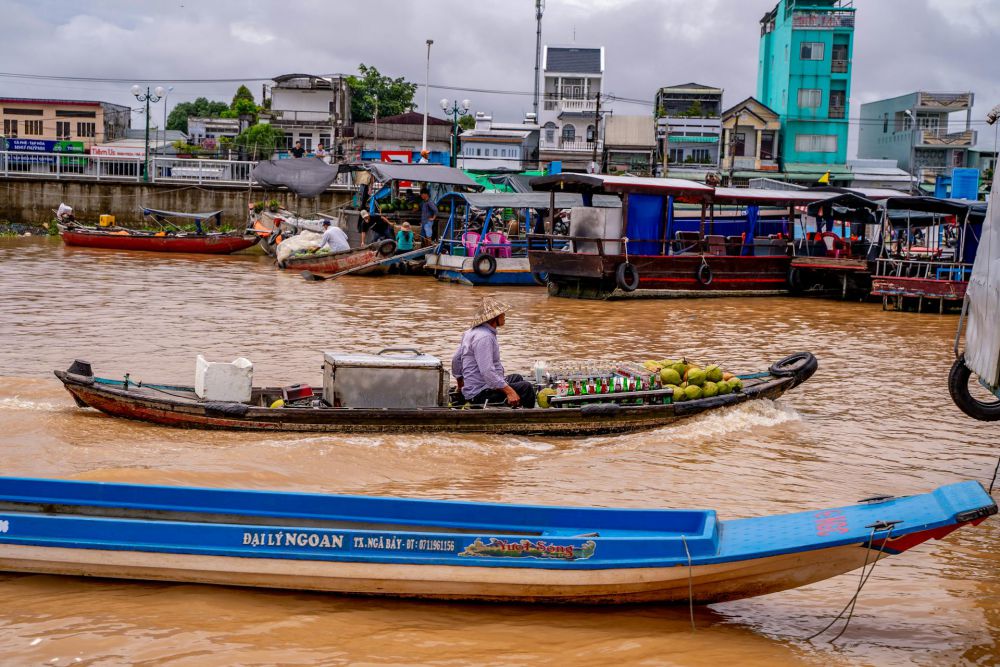 5 Destinasi Pasar Terapung Paling Unik di Dunia, Ada dari Indonesia
