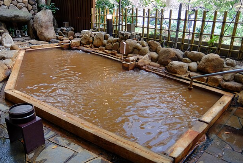 5 Onsen Terbaik di Jepang yang Wajib Dikunjungi saat Musim Semi