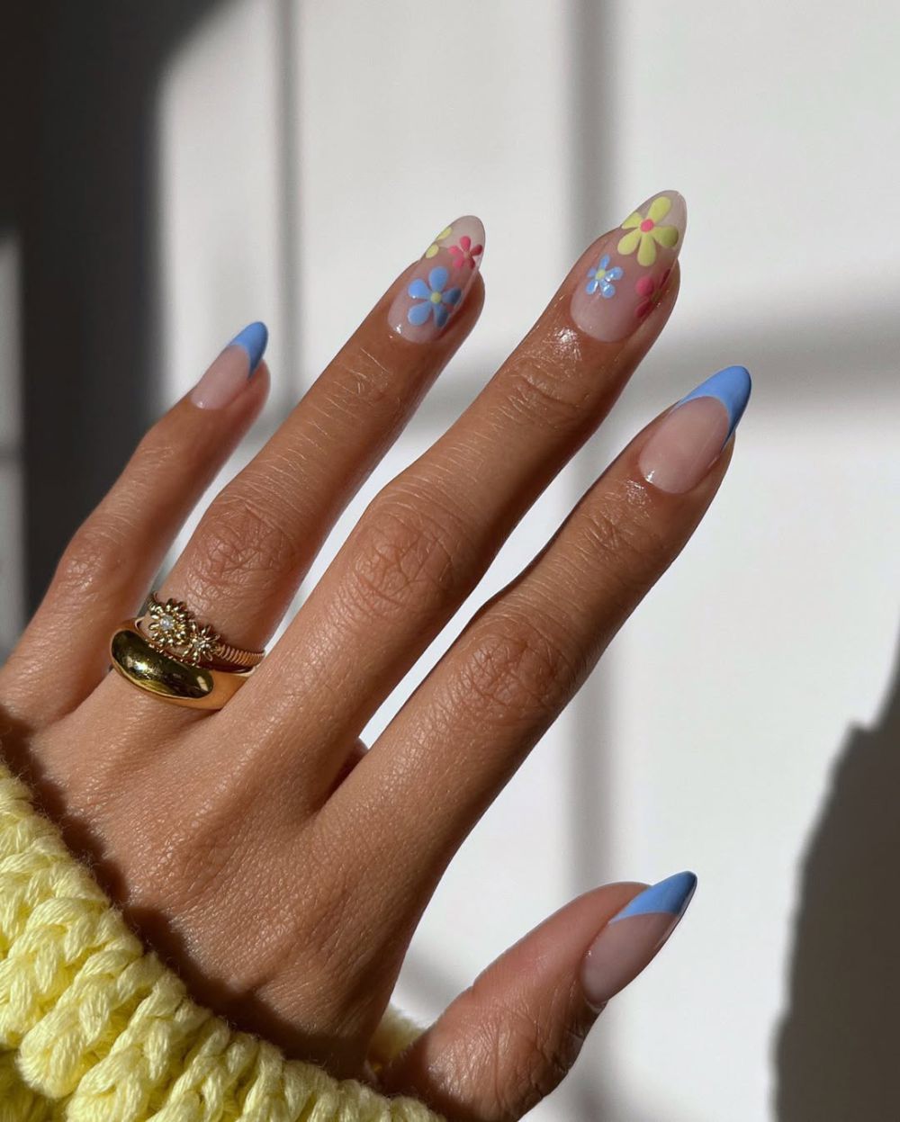 7 Ide Nail Art Tema Bunga yang Cantik untuk Sambut Musim Semi
