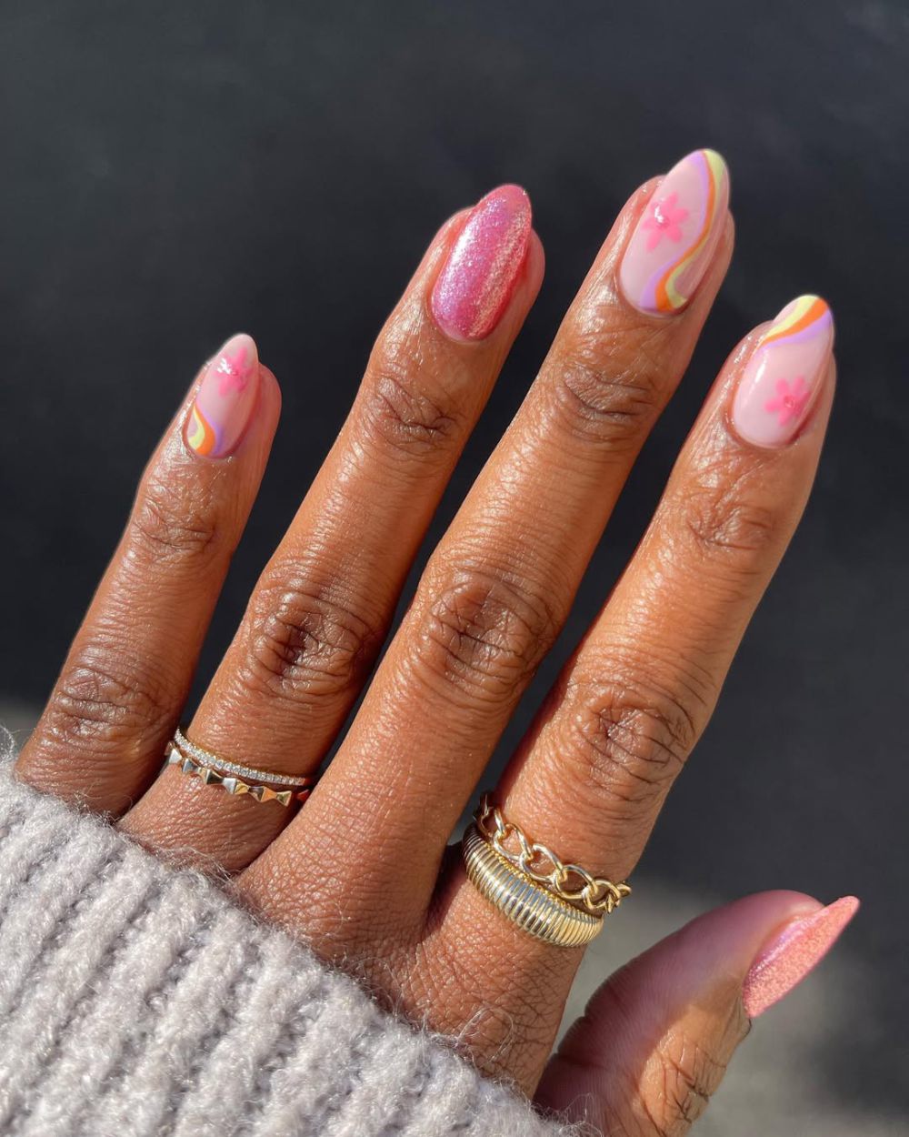 7 Ide Nail Art Tema Bunga yang Cantik untuk Sambut Musim Semi