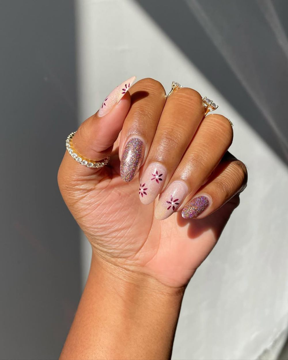 7 Ide Nail Art Tema Bunga yang Cantik untuk Sambut Musim Semi