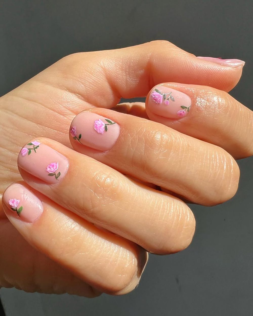 7 Ide Nail Art Tema Bunga yang Cantik untuk Sambut Musim Semi